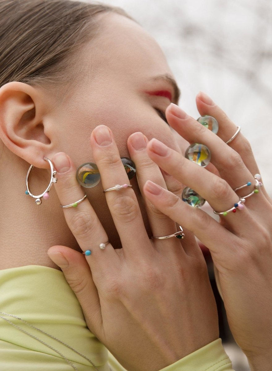 Anillos de diseño multiples railes con esmalte y circonita