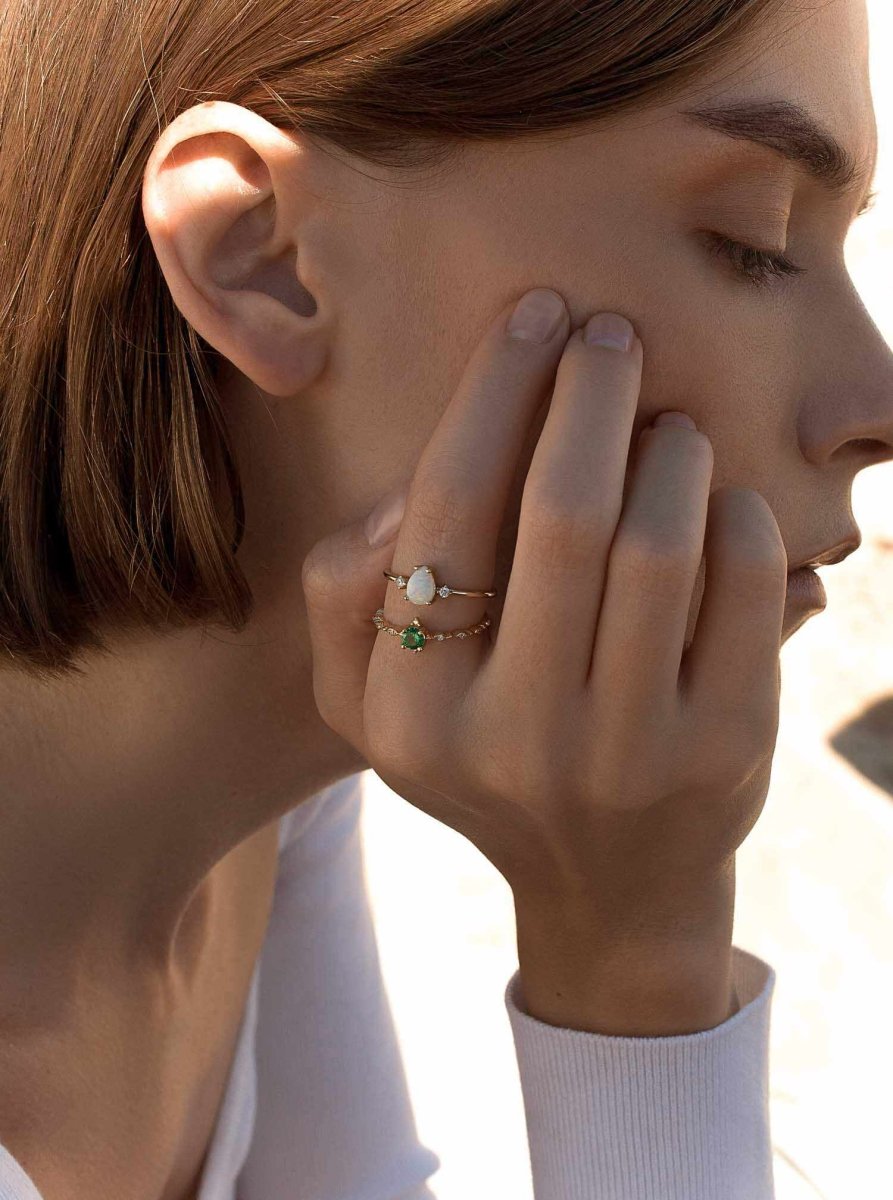Anillos finos de plata bañado en oro diseño opalo