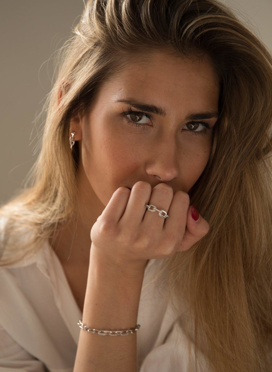 Anillos finos de plata diseño de cadena y circonitas