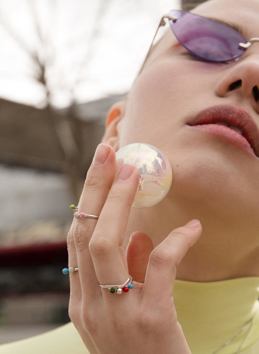 Thin silver Rings design of varnish with zirconia