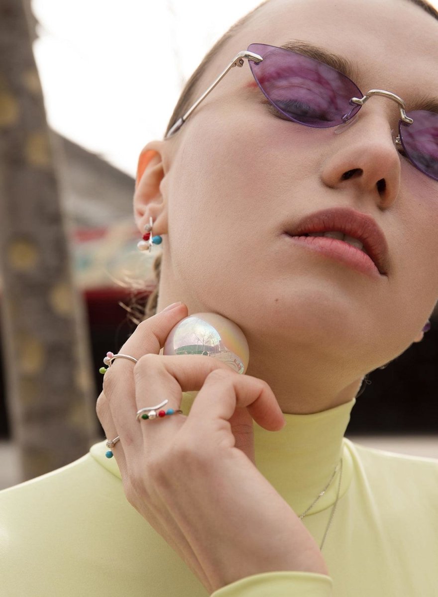 Thin silver Rings design of varnish with zirconia