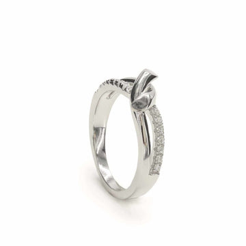 Anillos finos motivo de nudo y circonitas