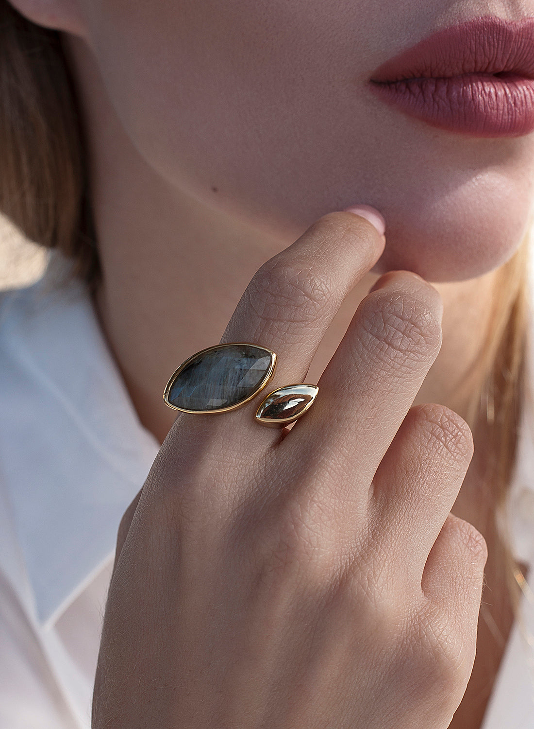 Anillos grandes con piedras semipreciosas diseño abierto