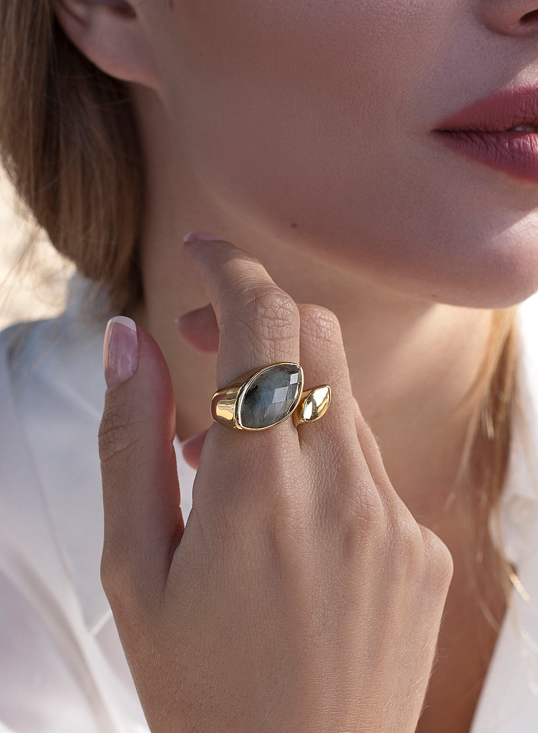 Anillos grandes con piedras semipreciosas diseño abierto