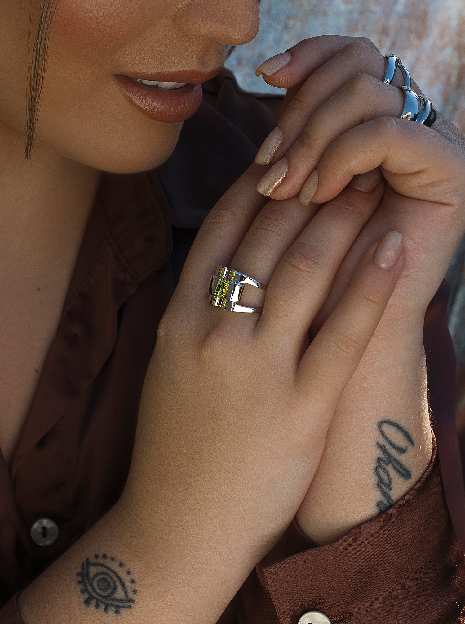 Anillos grandes diseño abierto entre carriles