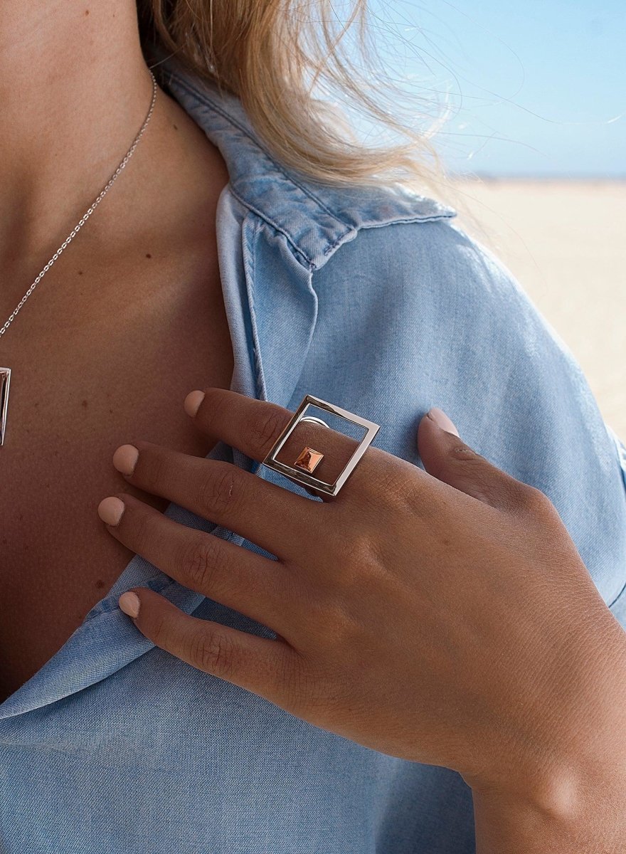 Anillos grandes diseño rectangular detalle en plata vermeil