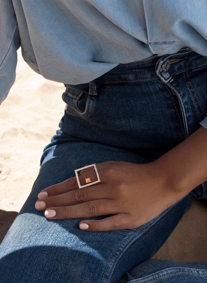 Anillos grandes diseño rectangular detalle en plata vermeil