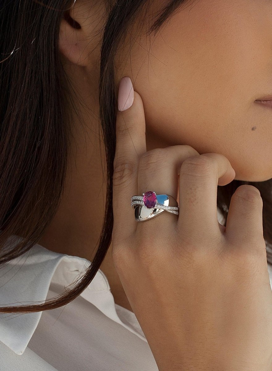 Rings granes design motive central fuchsia rails