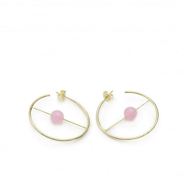 Aros dorados diseño circular y barra con cuarzo rosa central