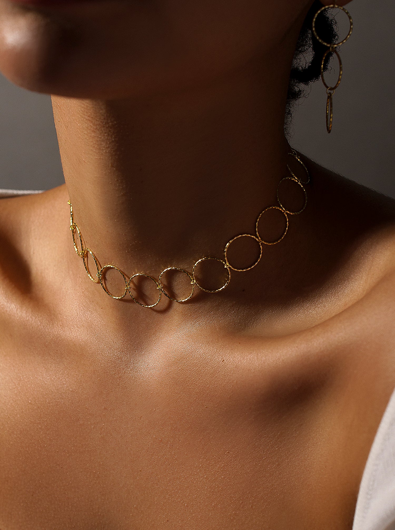 Choker de plata bañada en oro diseño aros estilo boho-LINEARGENT