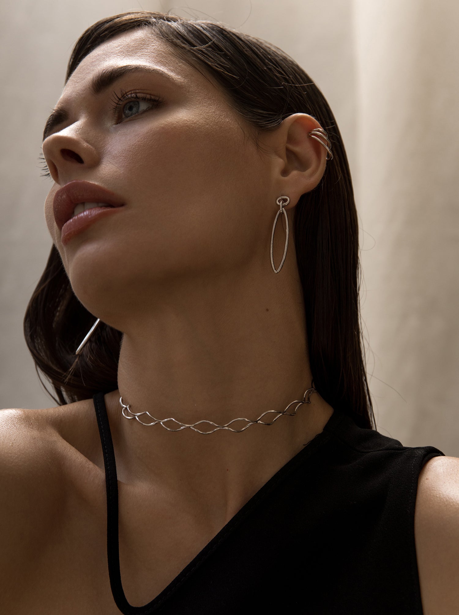 Choker rígido diseño zig zag de plata