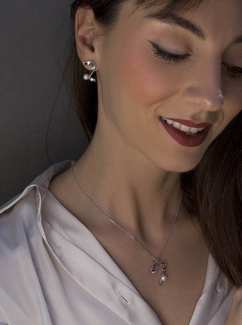 Colgante perlas diseño serpentina con una perla