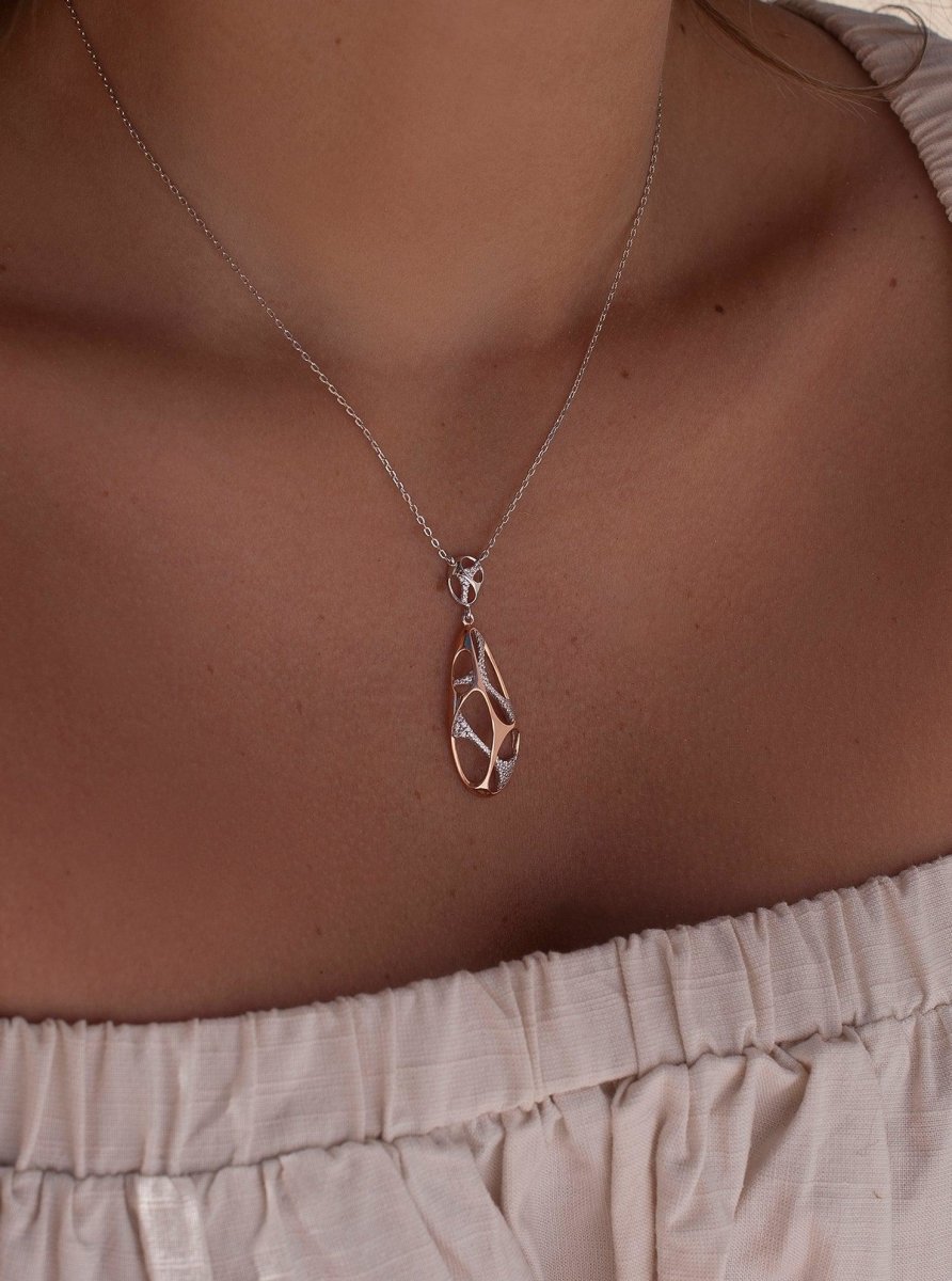 Colgantes bicolor de plata diseño agujereado con circonitas