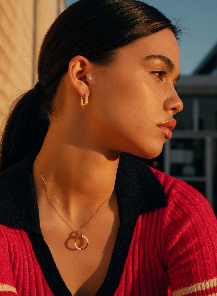 Silver pendants design circular varnish White