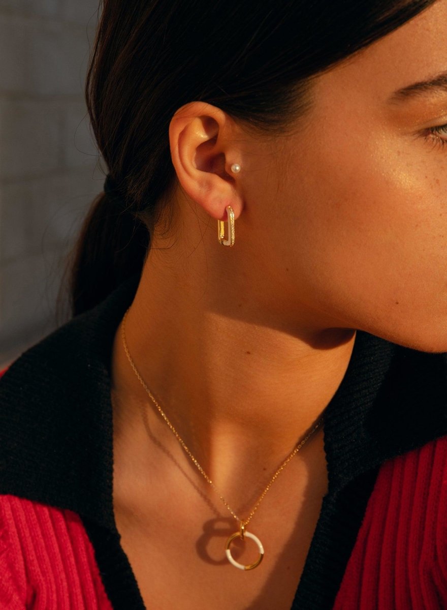 Silver pendants design circular varnish White