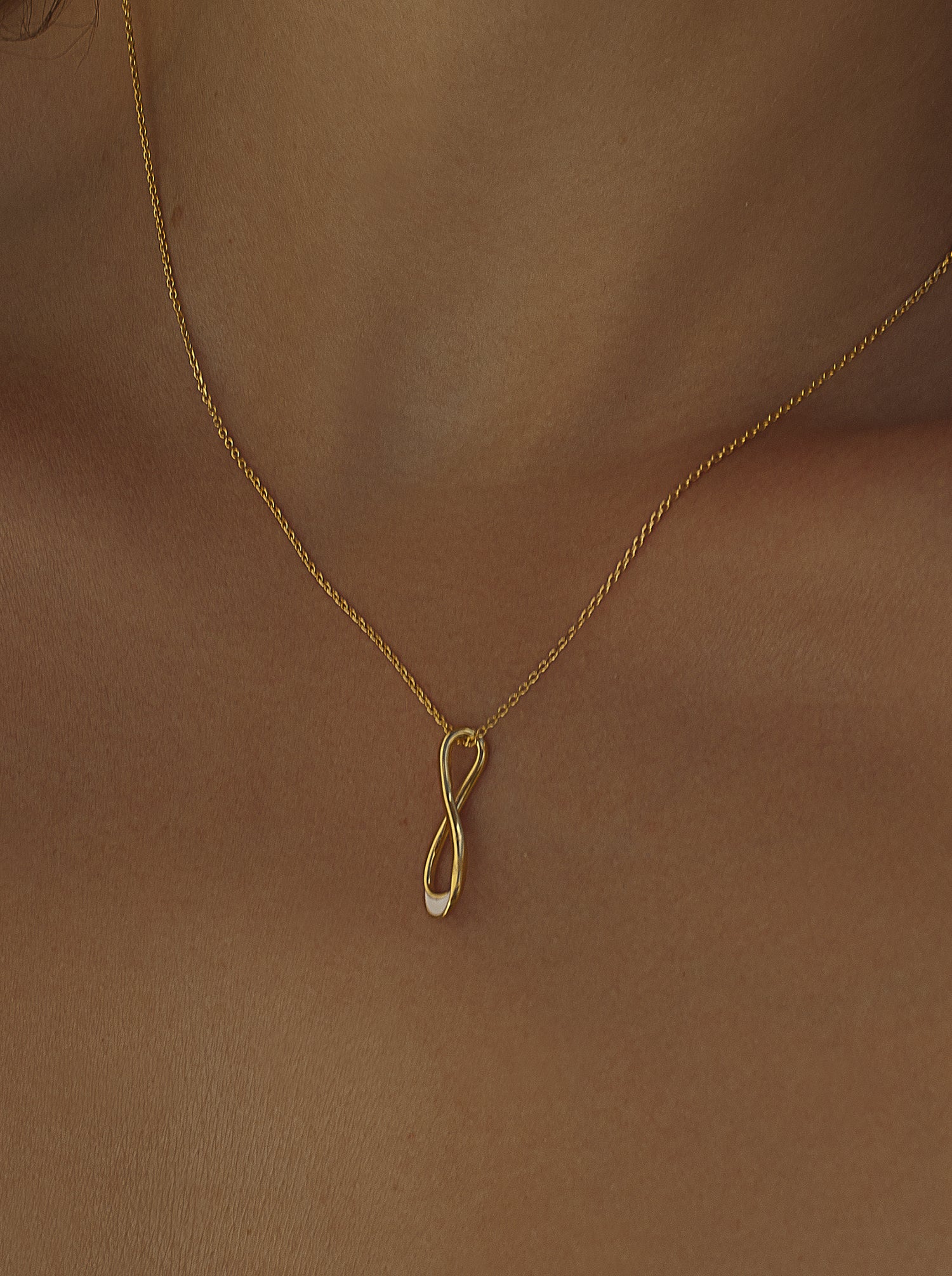 Colgantes de plata diseño irregular esmalte blanco-LINEARGENT