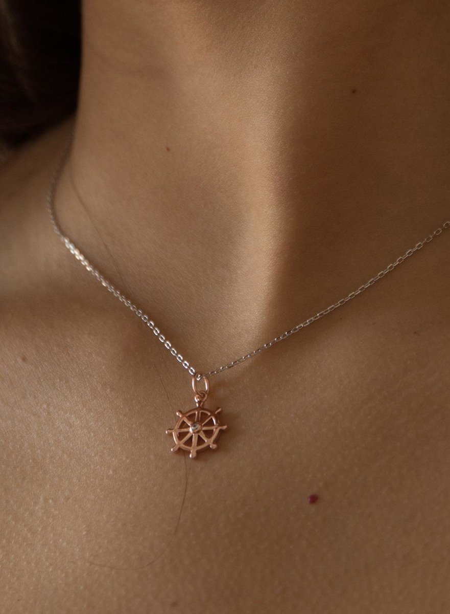 Colgantes pequeños de plata diseño timón-LINEARGENT