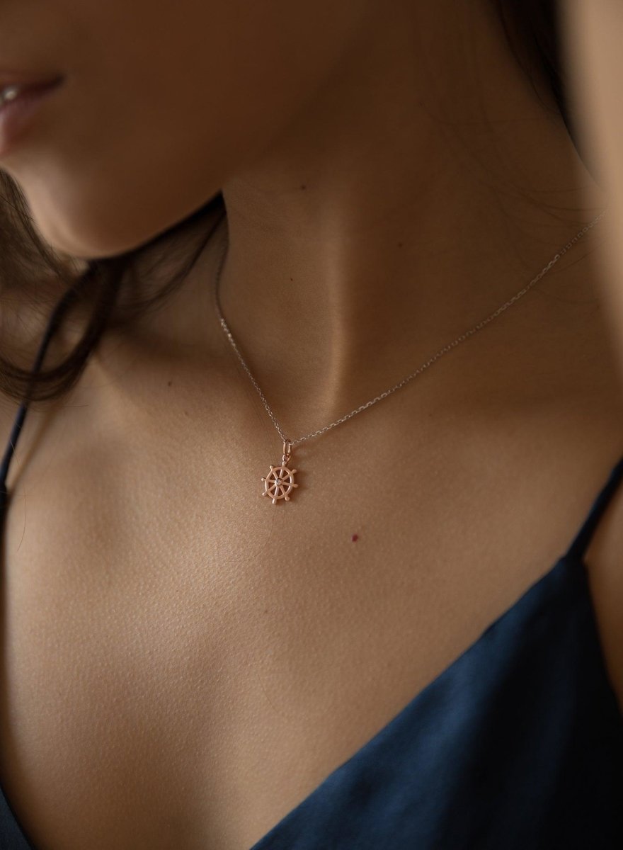 Colgantes pequeños de plata diseño timón