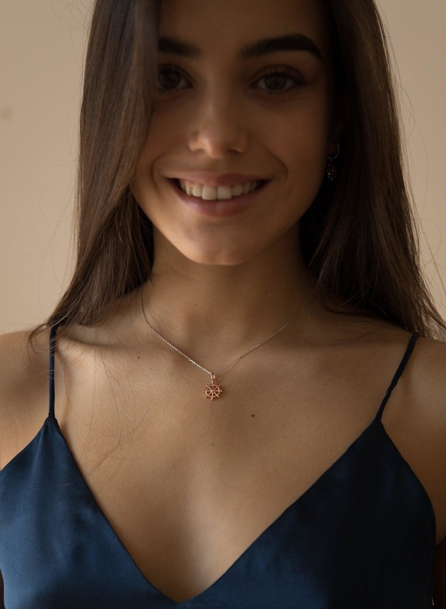 Colgantes pequeños de plata diseño timón