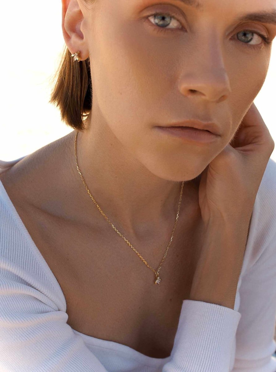 Colgantes pequeños de plata dorado diseño mosca