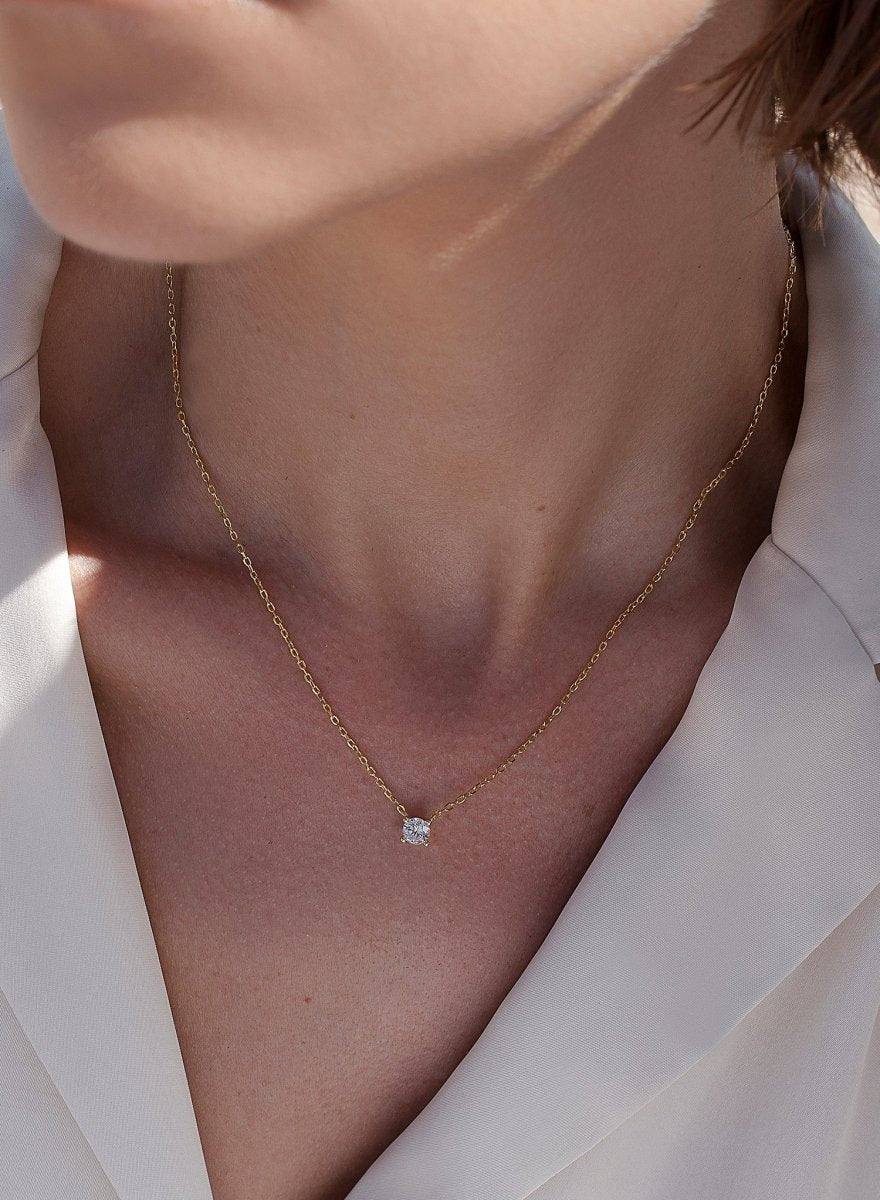 petits pendentifs design chaton de  or