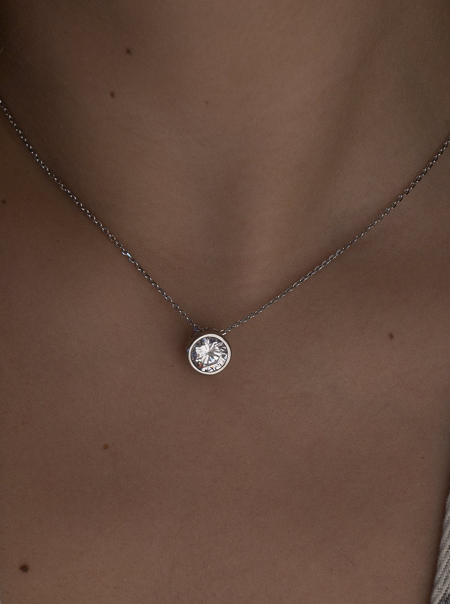 Colgantes pequeños diseño de circonita central-LINEARGENT