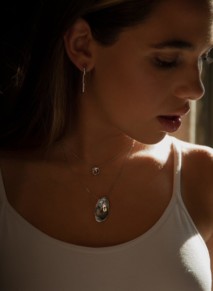 Colgantes pequeños diseño irregular y líquido