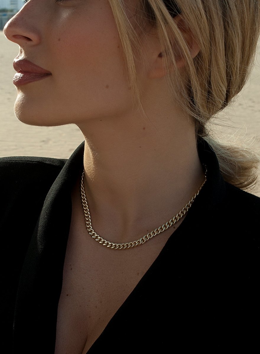 Collar cadena bañada en oro diseño de eslabones pequeños