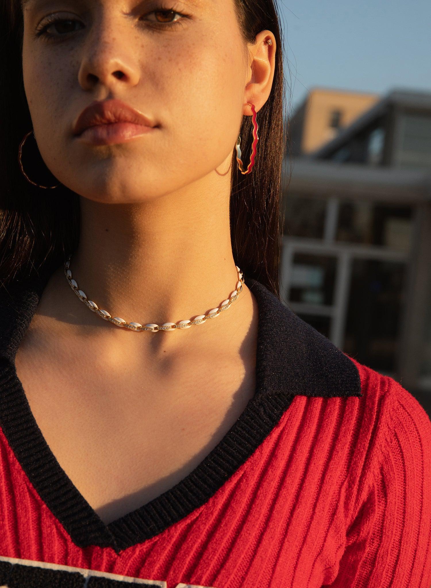 Collar esmalte en plata diseño concha blanco