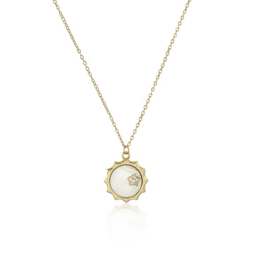 Collar medalla de plata bañada en oro diseño sol con ópalo