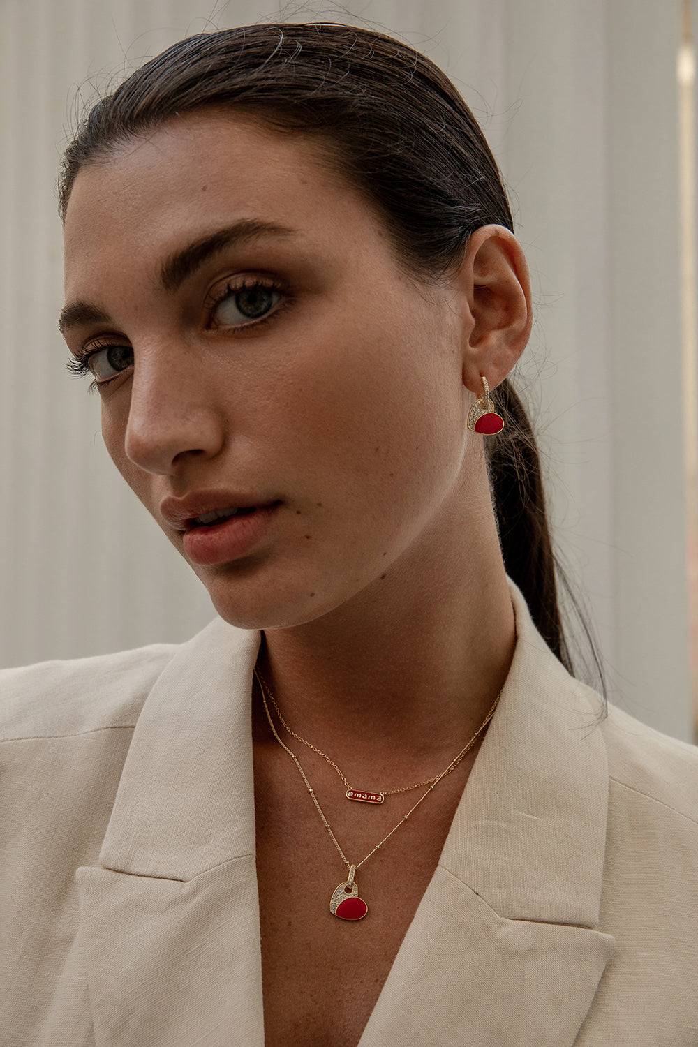 colliers avec pendentifs en forme decoeur avec