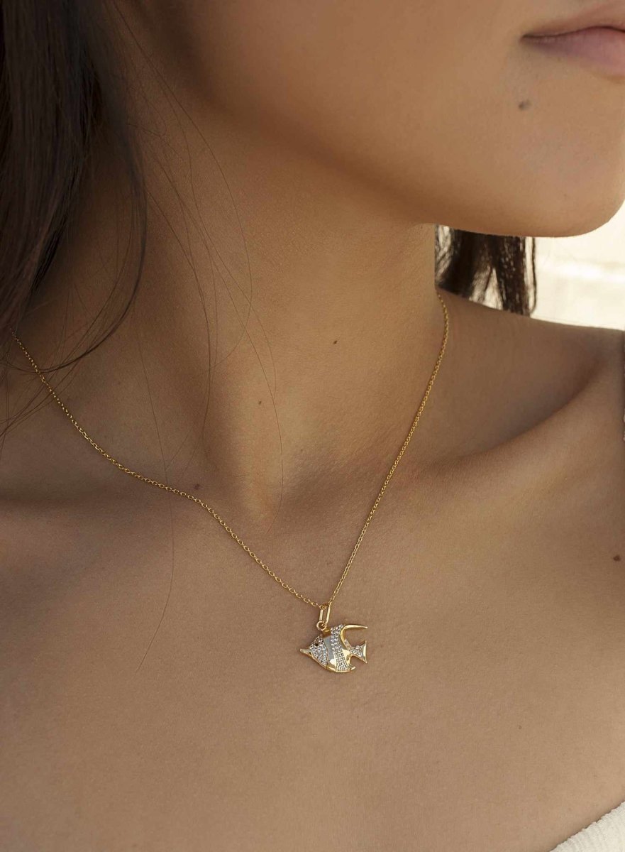 Collares con colgantes diseño de pez con circonitas
