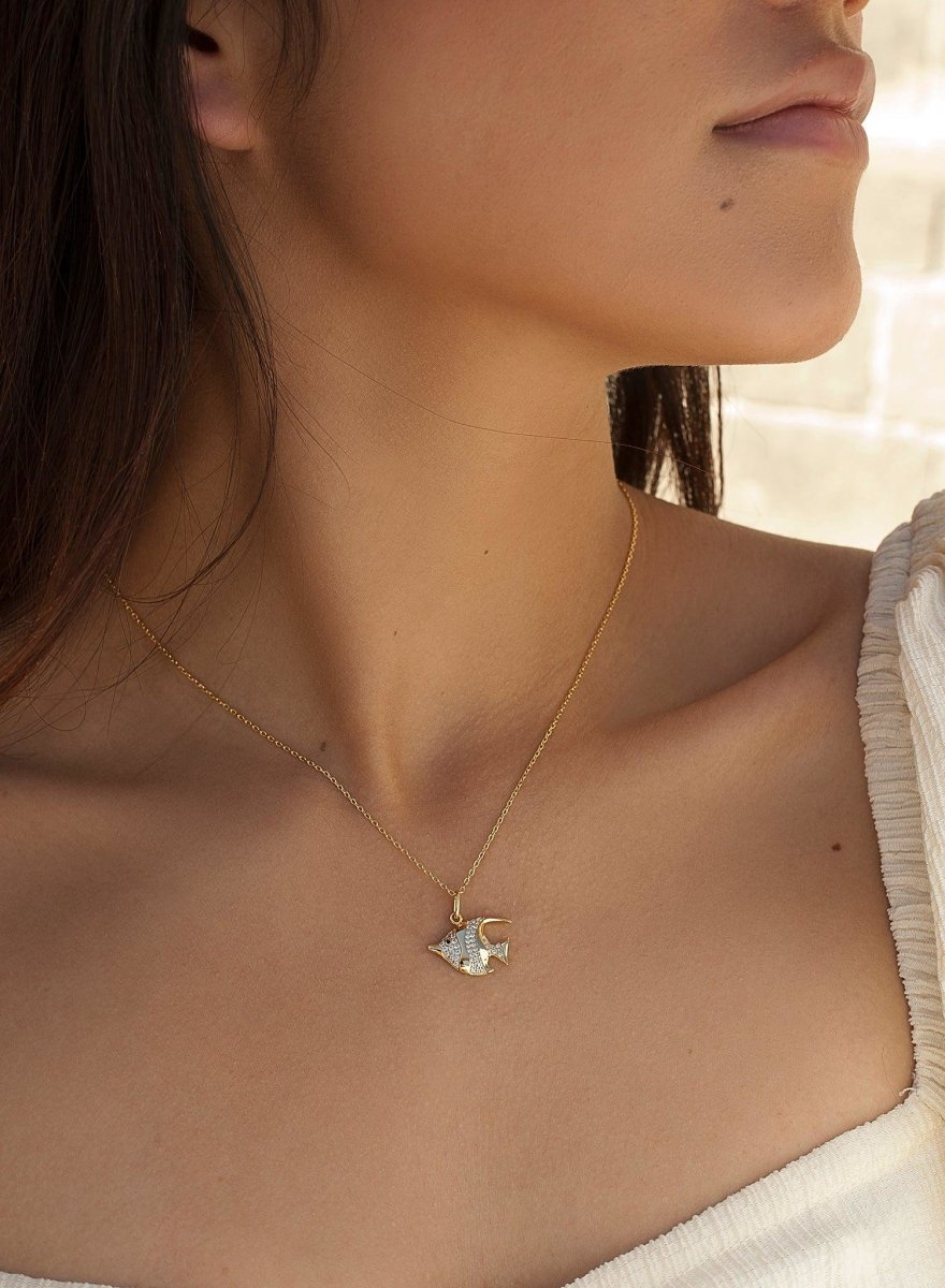 Collares con colgantes diseño de pez con circonitas