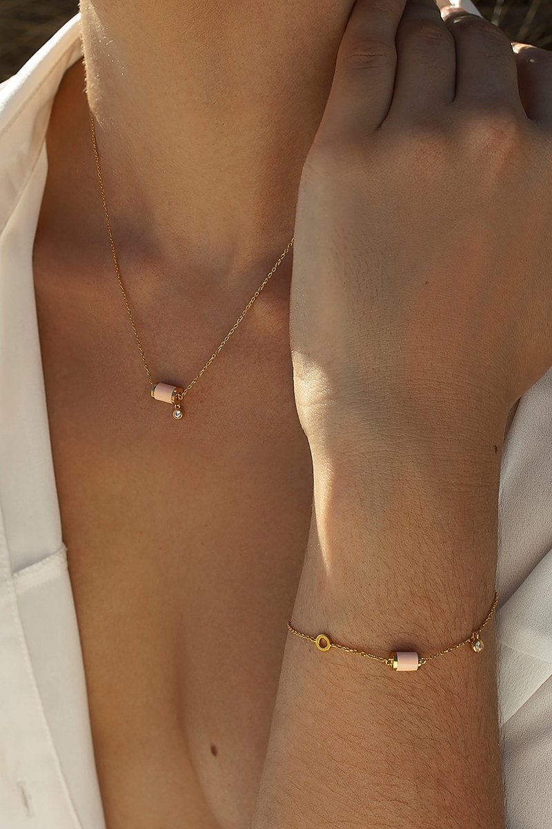 necklaces with pendants motive central in tone Pink and zirconia to mode of charm