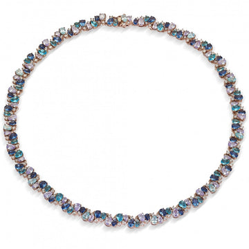 Collares con piedras de colores en tonos fríos