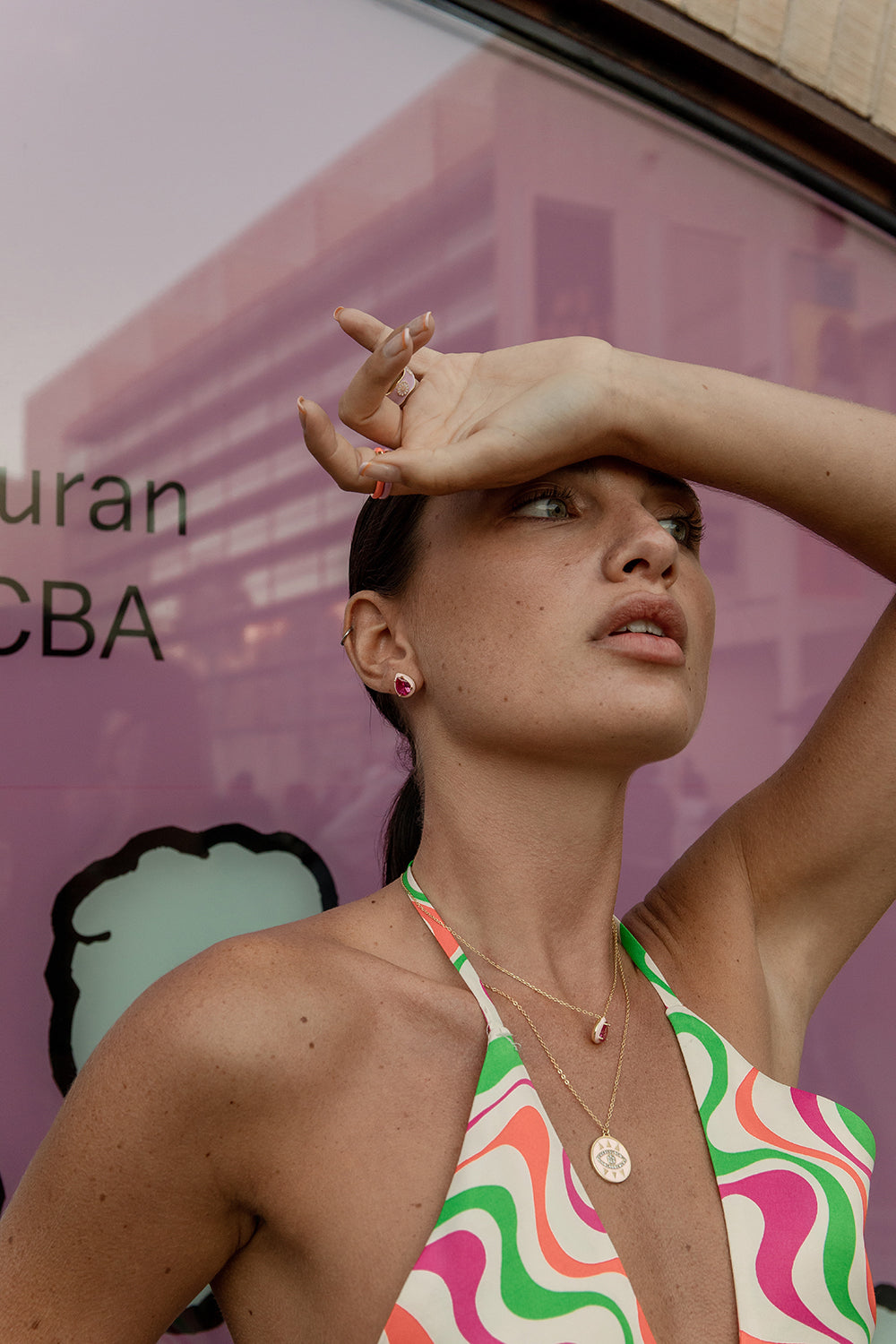 colliers avec pierres design goutte avec émail rose