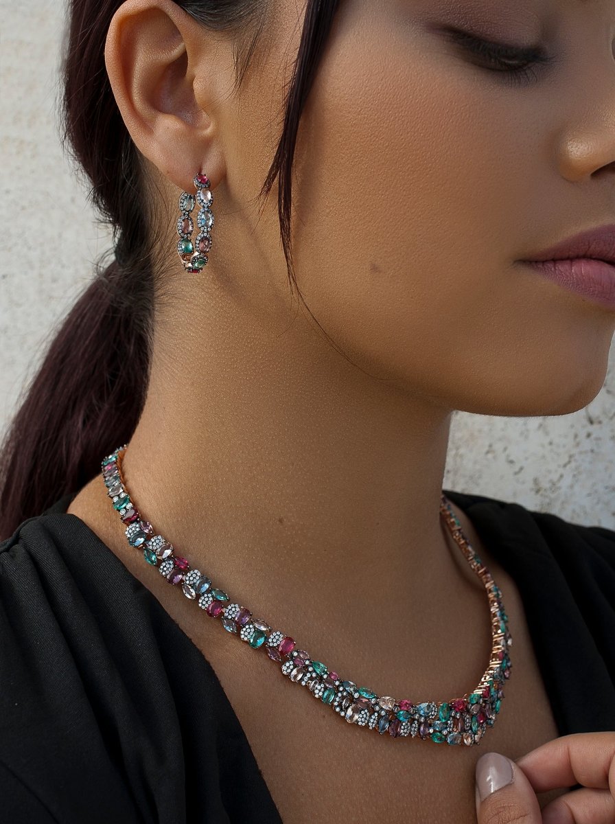 Collares con piedras multicolores cortos con circonitas