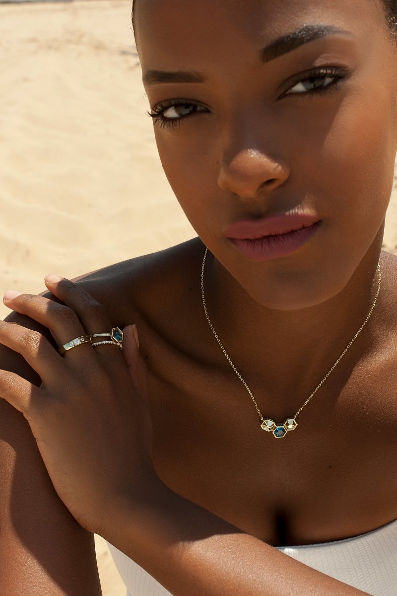 Collares con piedras tono azul diseño triple motivo hexagonal