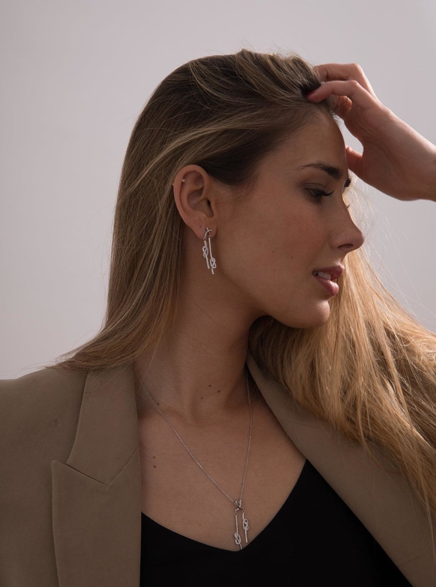 Collares plata originales diseño doble nudo con circonita.-LINEARGENT