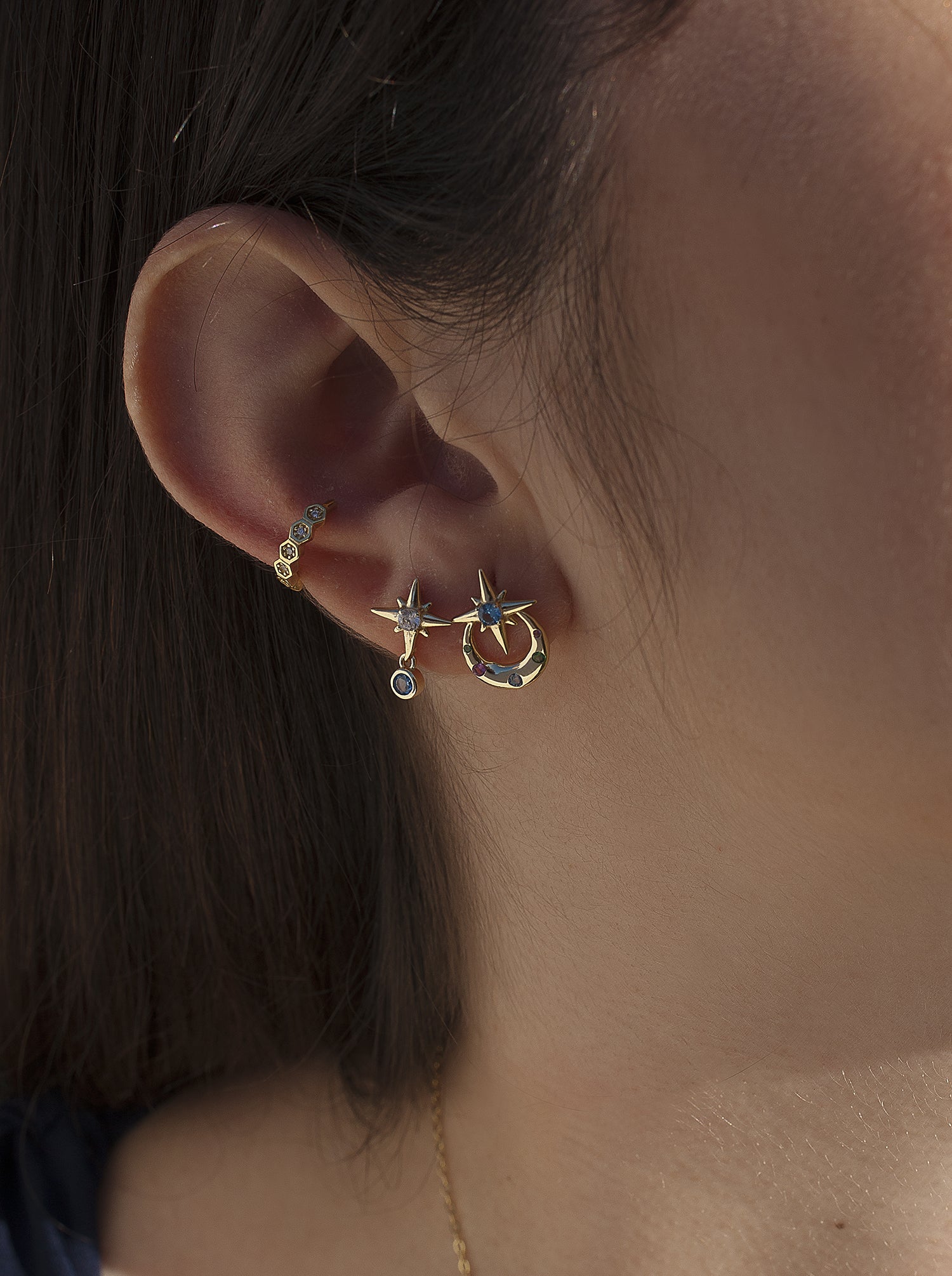 Ear cuff de plata bañada en oro diseño hexagonal-LINEARGENT