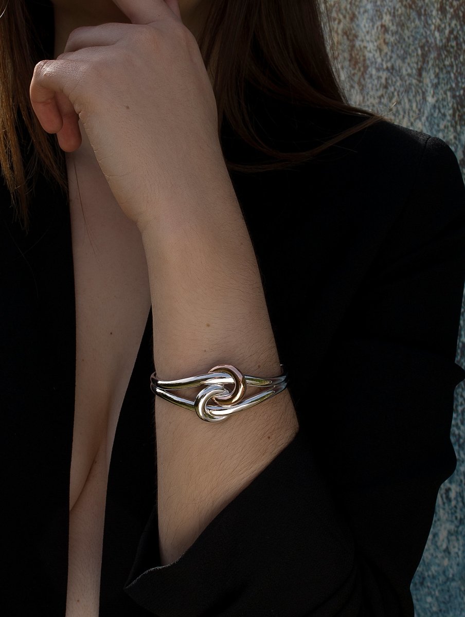 Slave two tone design intertwined knot