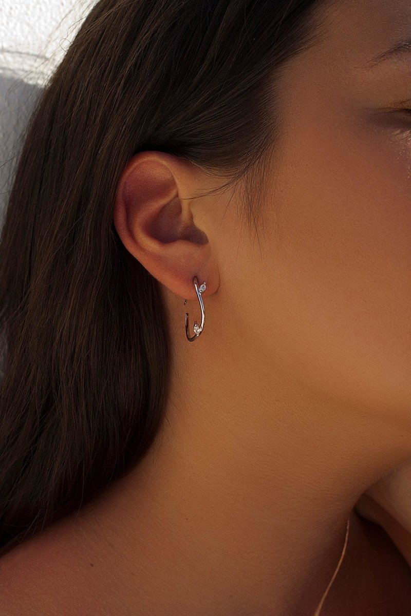 Pendientes aro de plata de estilo curvilíneo con circonitas talla marquesa-LINEARGENT
