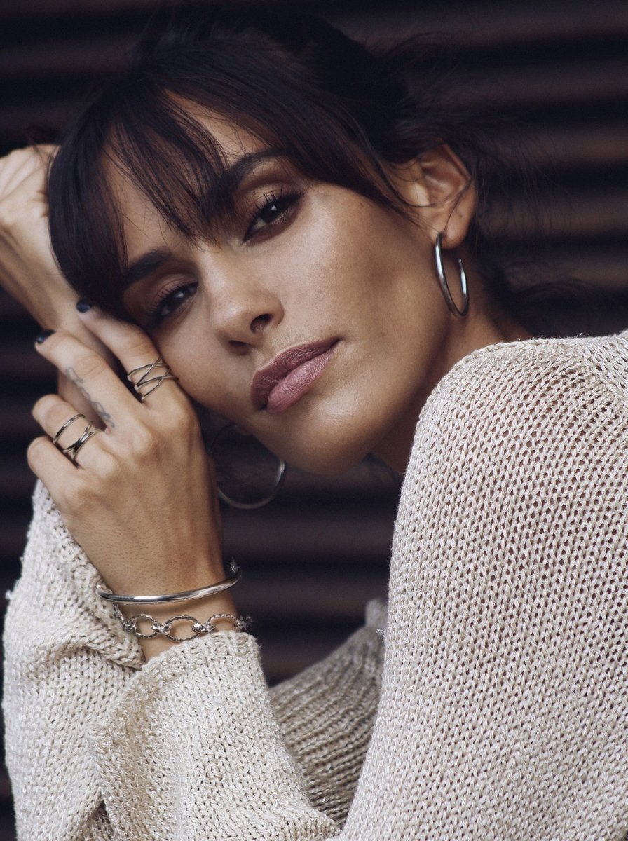 grandes boucles d'oreilles rondes et uniesde  créole  d'argent