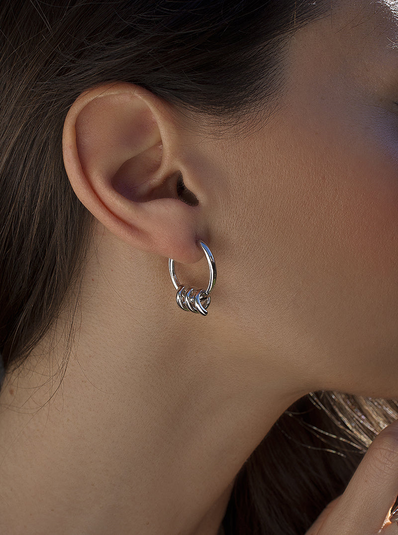 Pendientes aro de plata lisa con motivo de espiral