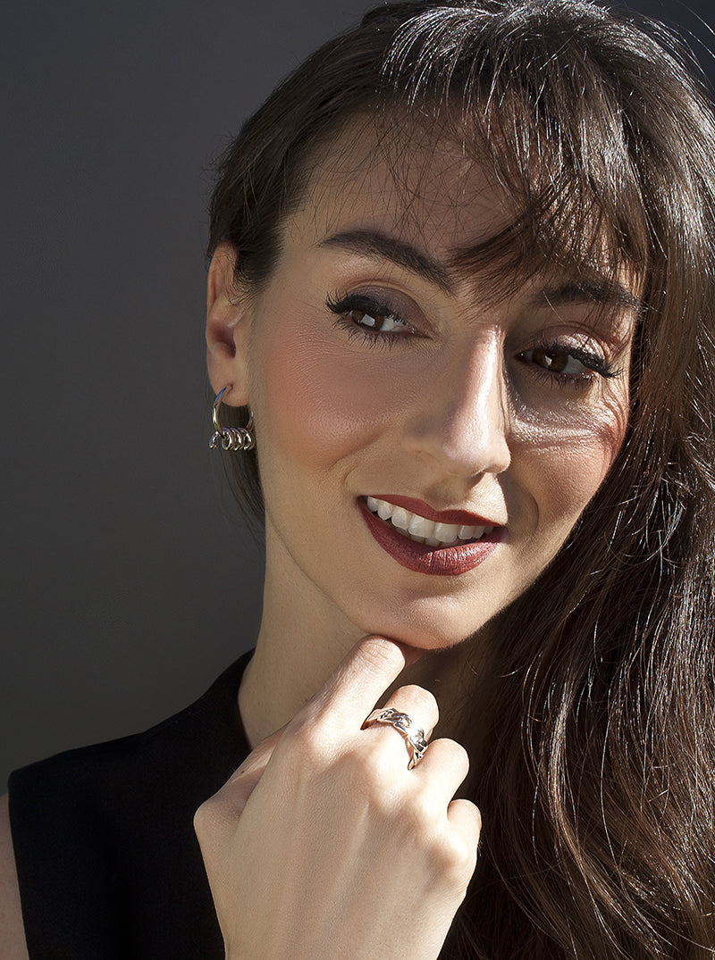 Pendientes aro de plata lisa con motivo de espiral