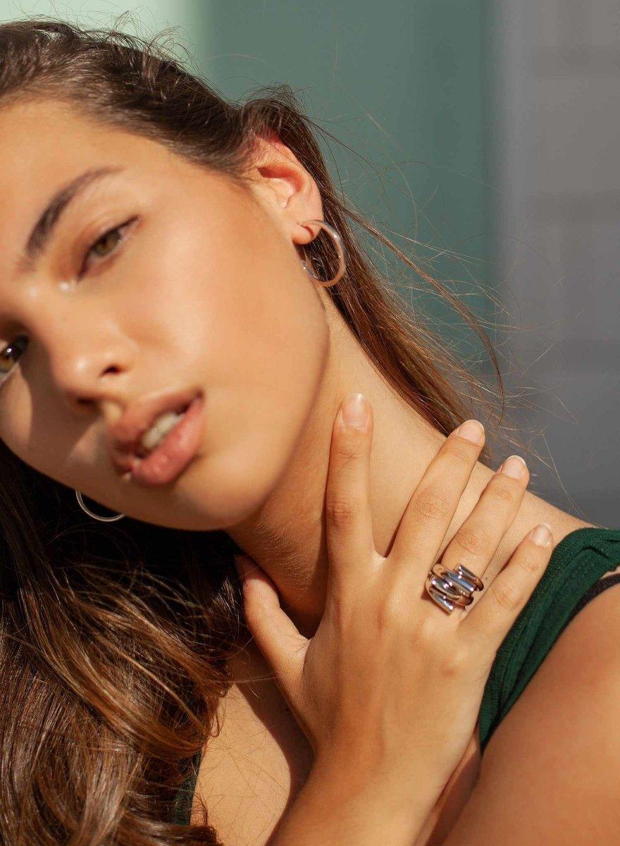 Pendientes aro de plata lisa diseño cuadrado tamaño mediano