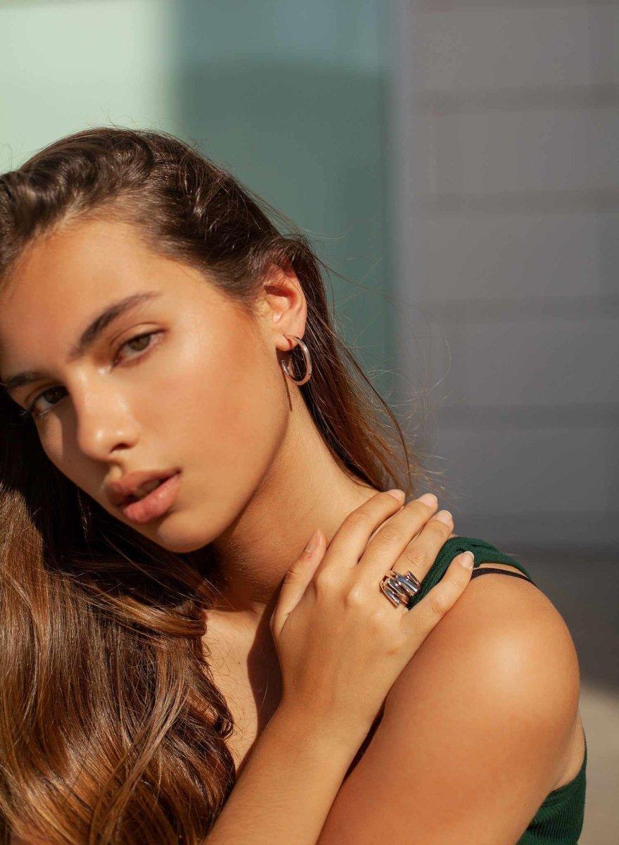 Pendientes aro de plata lisa diseño cuadrado tamaño mediano