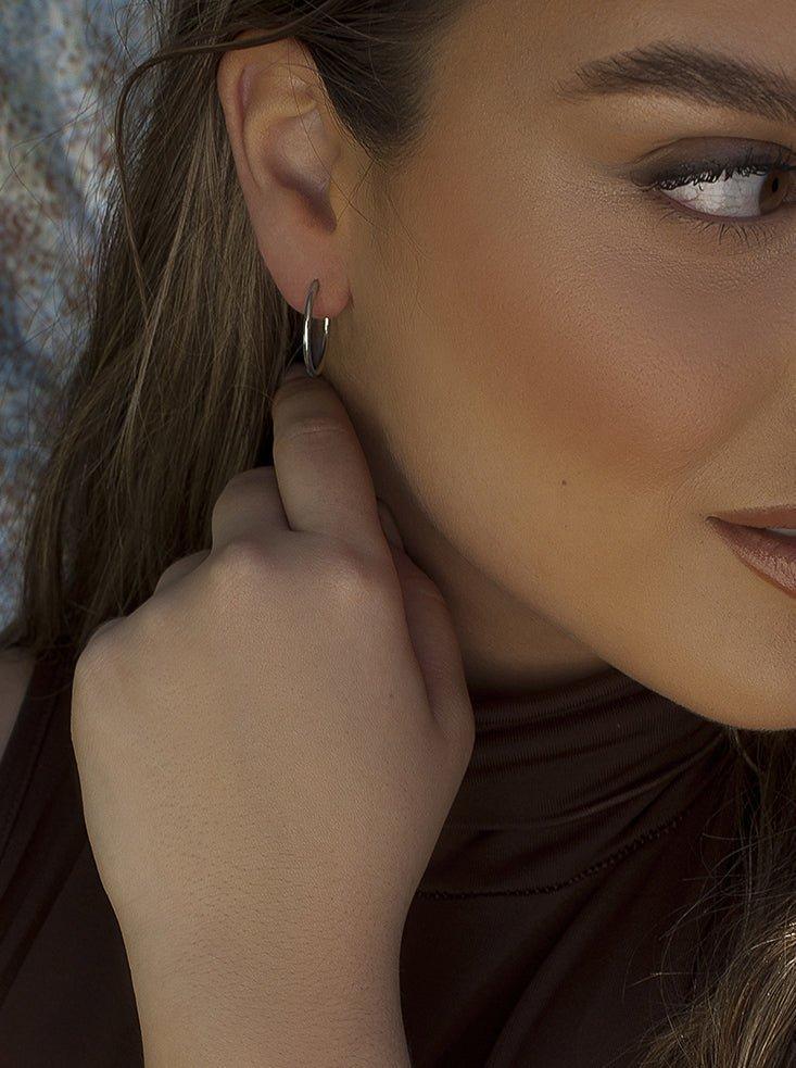 boucles d'oreilles créole de argent petits design fin et LINEARGENT