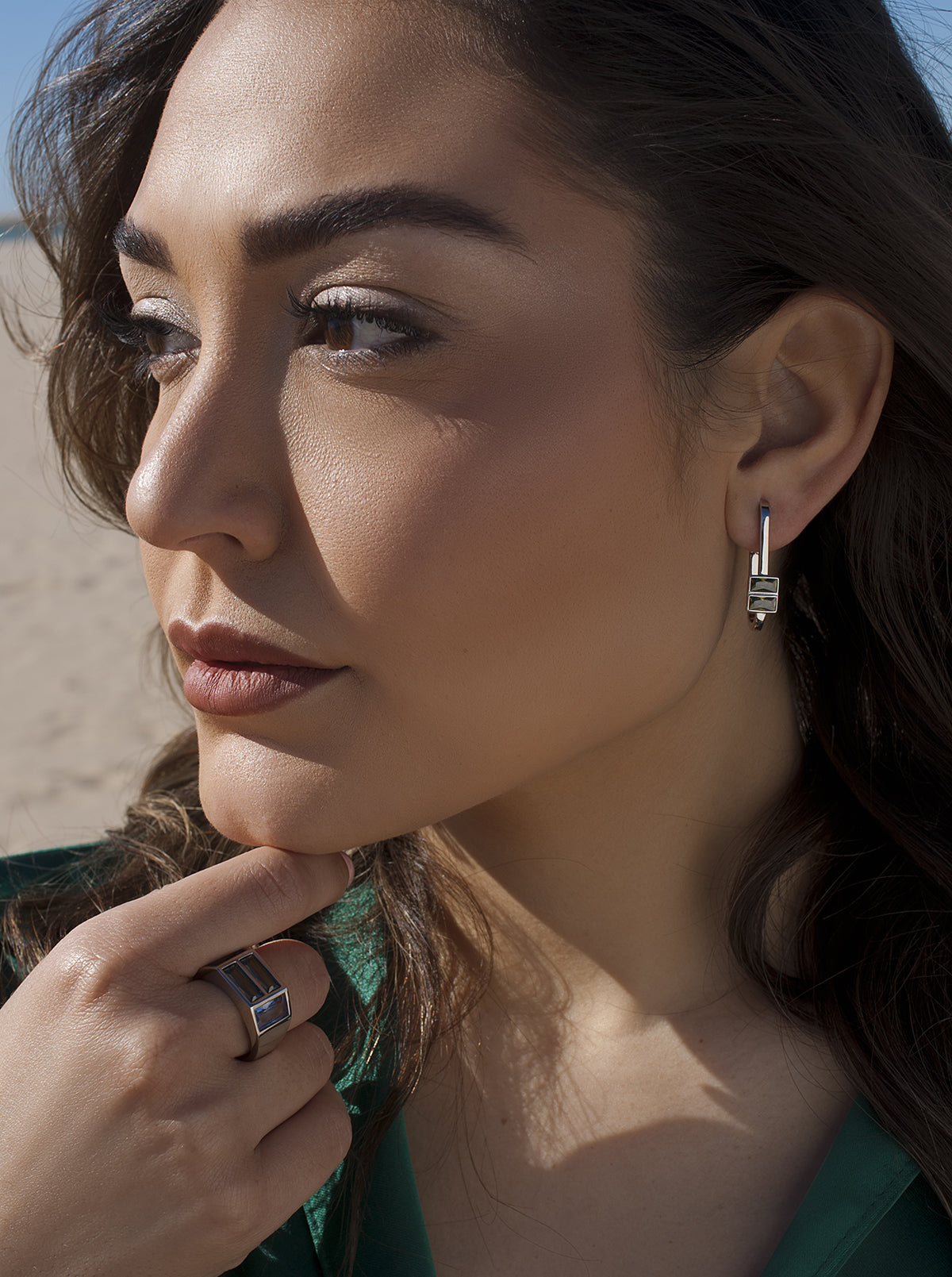 Pendientes aro diseño rectangular con gemas lavanda y oliva