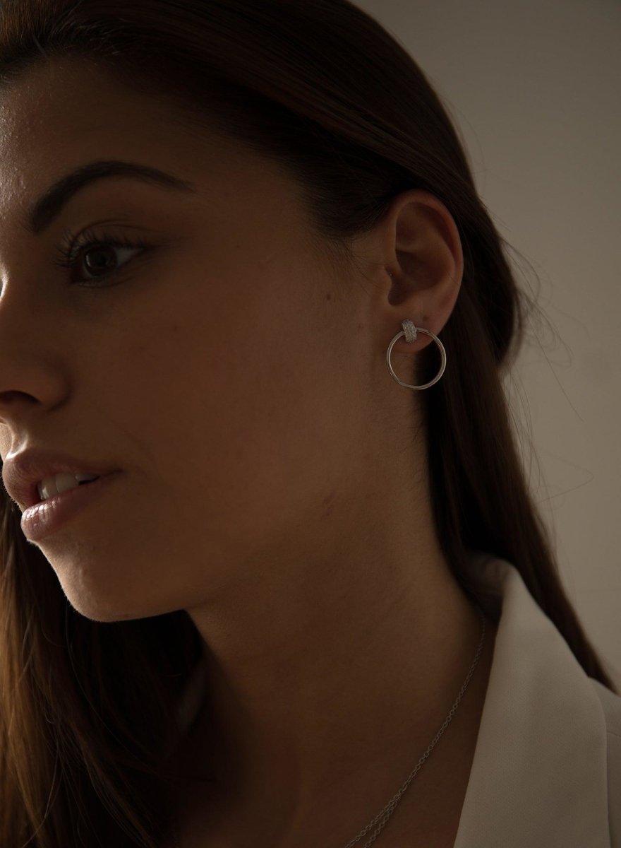 Pendientes aro diseño soporte de circonita y círculo en plata lisa